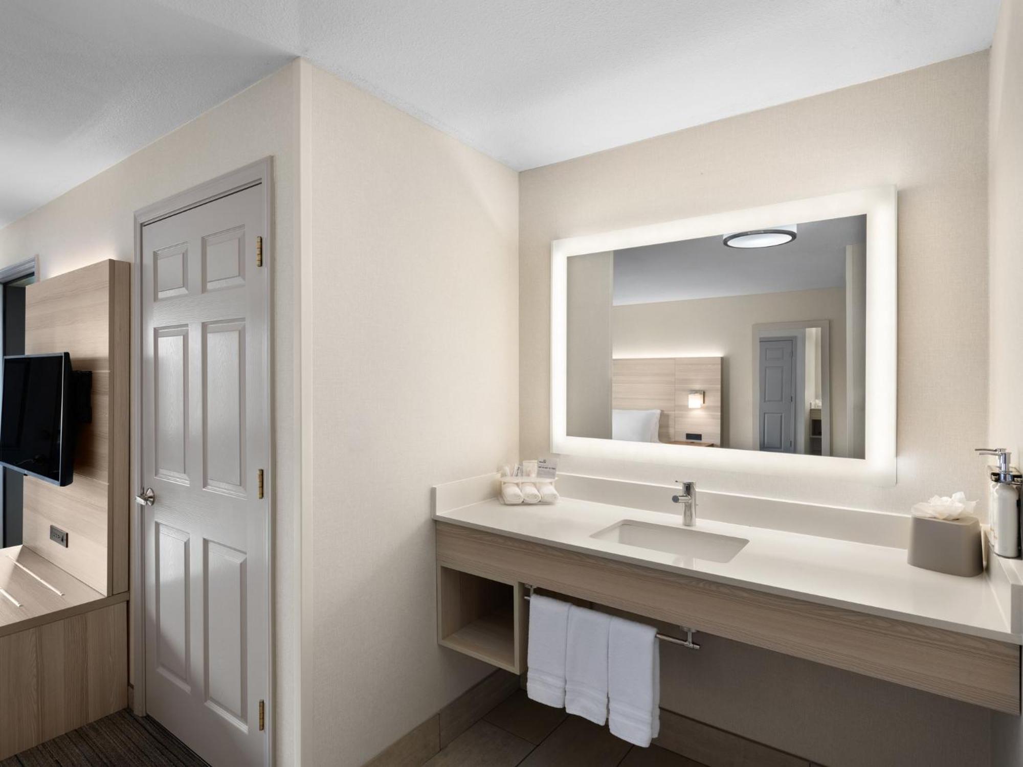 Holiday Inn Express Fort Bragg By Ihg Eksteriør bilde